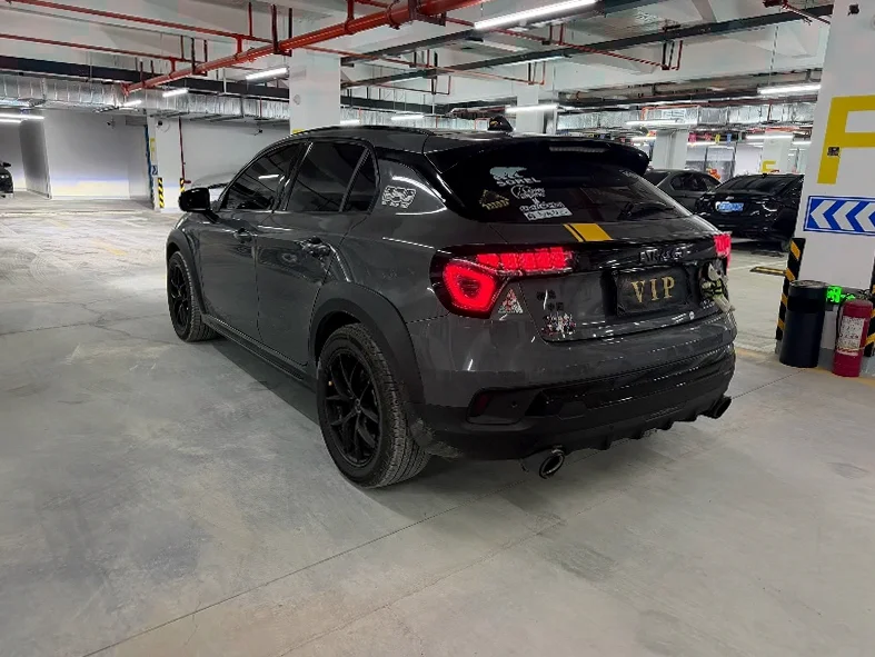 领克02 内饰后排