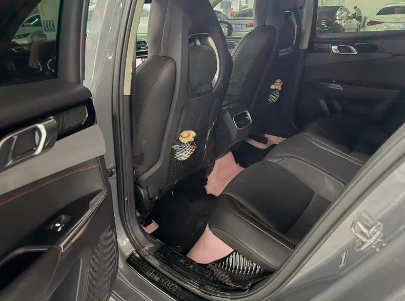 领克02 后面外观二