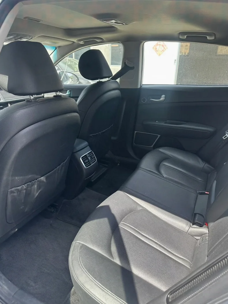 起亚K5 后面外观二