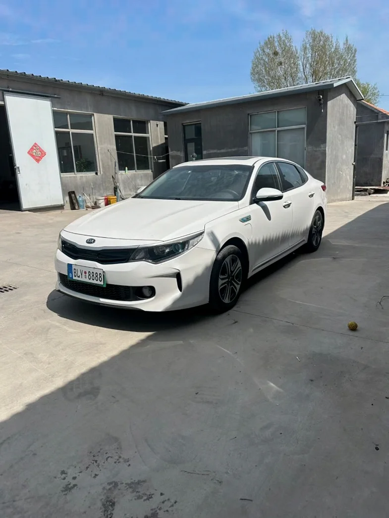 起亚K5 正面外观三