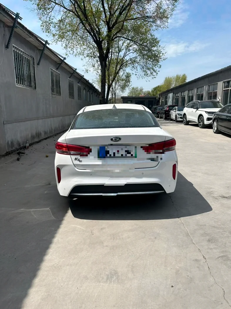 起亚K5 内饰后排