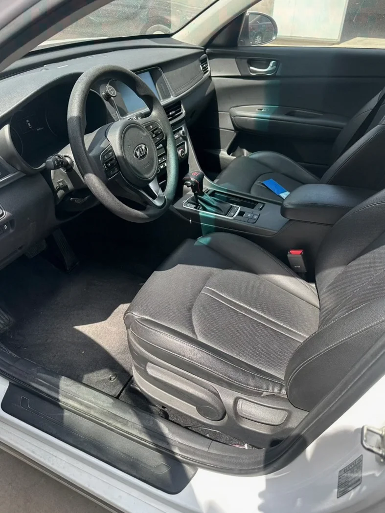 起亚K5 后面外观三