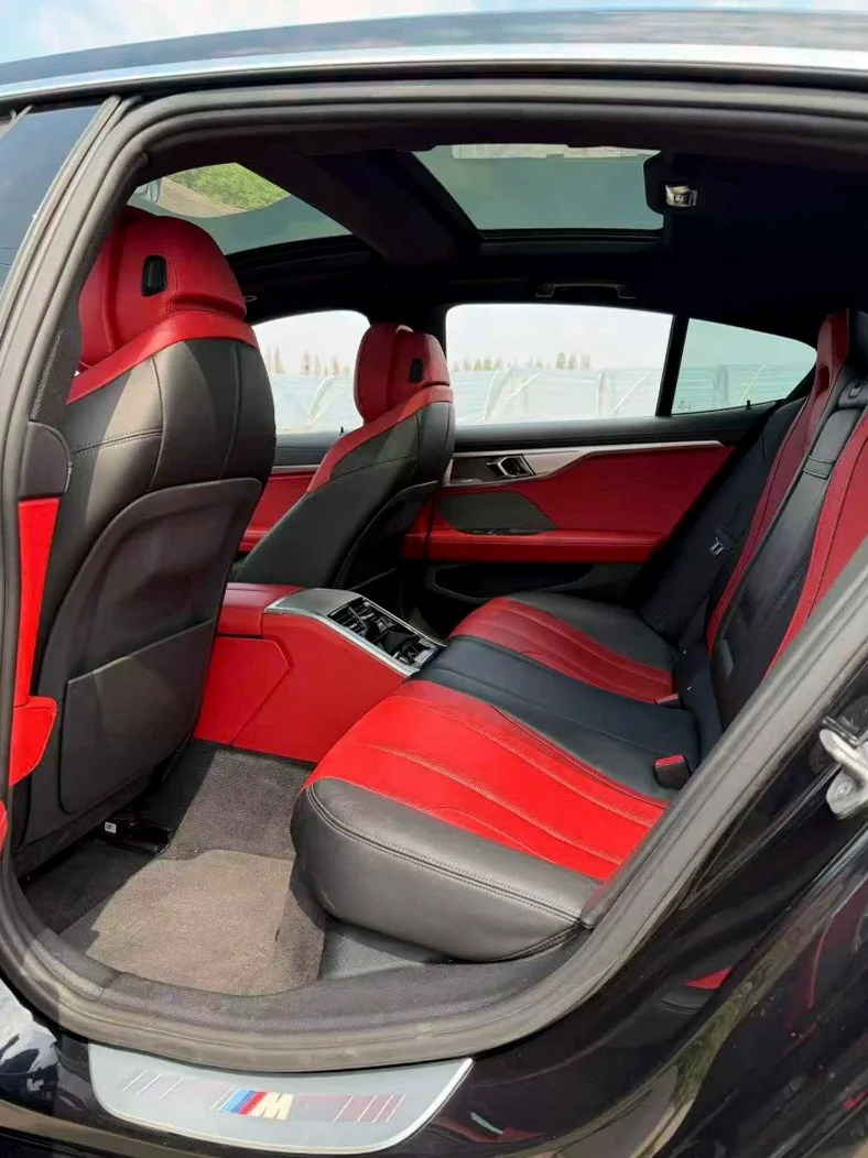 宝马8系 后面外观一