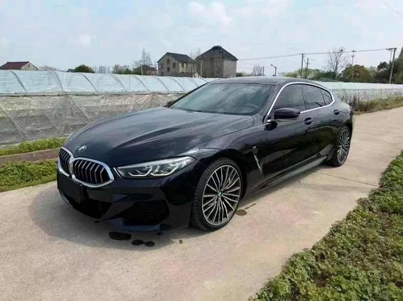 宝马8系 正面外观三