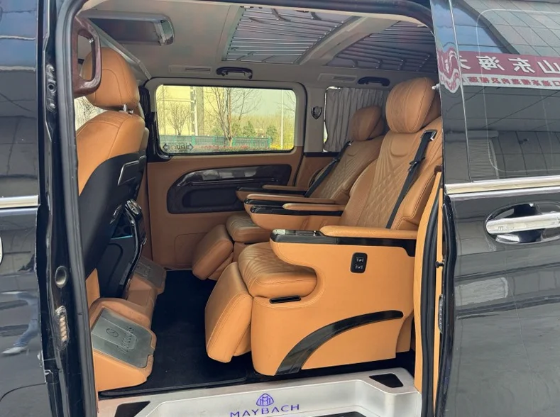 奔驰威霆 正面外观三