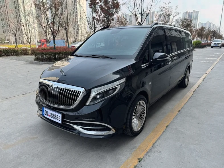 奔驰威霆 驾驶室