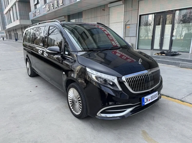 奔驰威霆 内饰前排