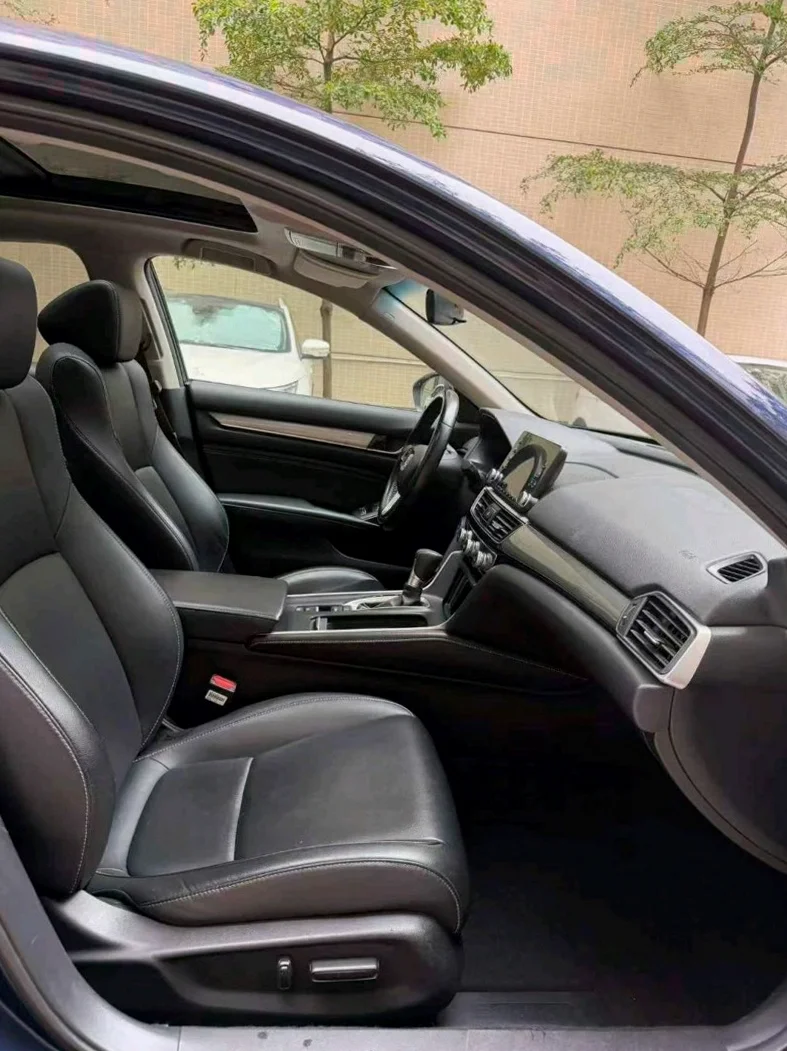 本田歌诗图 内饰前排