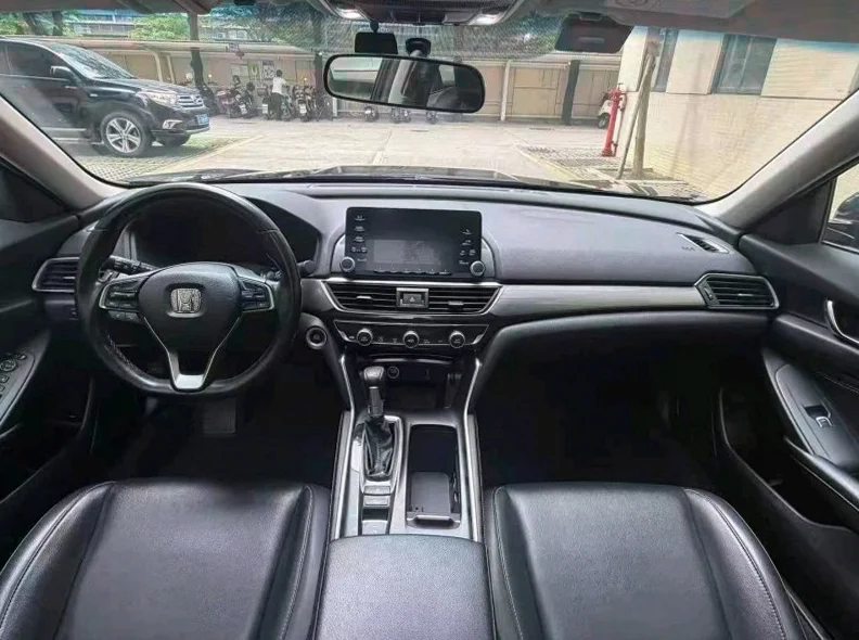 本田歌诗图 内饰后排