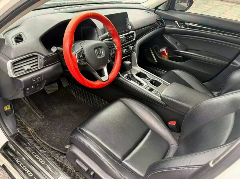 本田雅阁 后面外观一