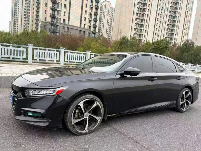 本田雅阁 正面外观二