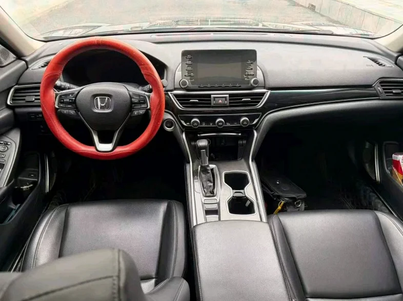 本田雅阁 后面外观三