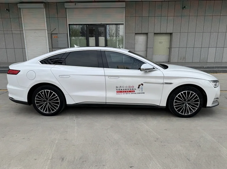 比亚迪汉 驾驶室