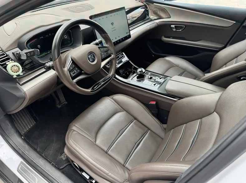 比亚迪汉 后面外观一