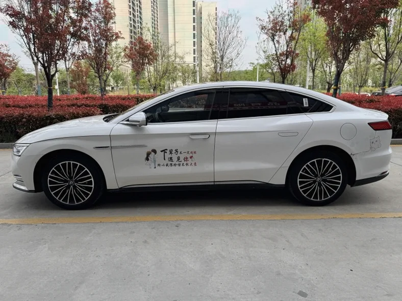 比亚迪汉 内饰前排