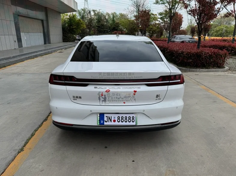 比亚迪汉 内饰后排