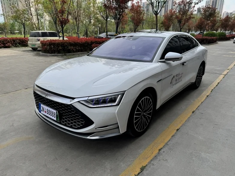 比亚迪汉 正面外观二