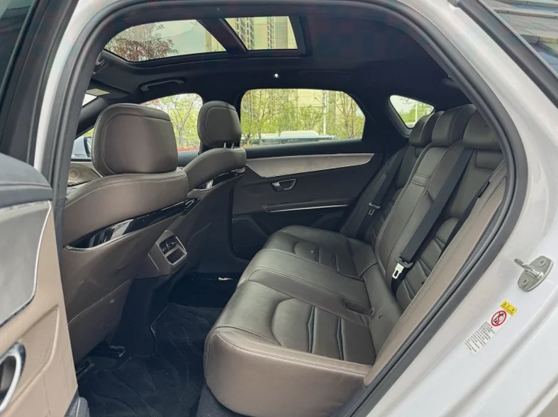 比亚迪汉 后面外观二