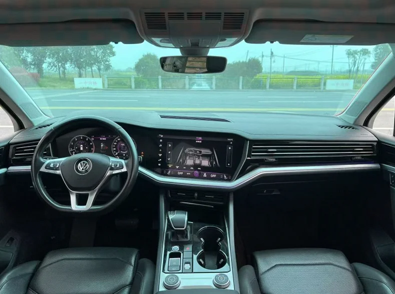 大众途锐 内饰前排