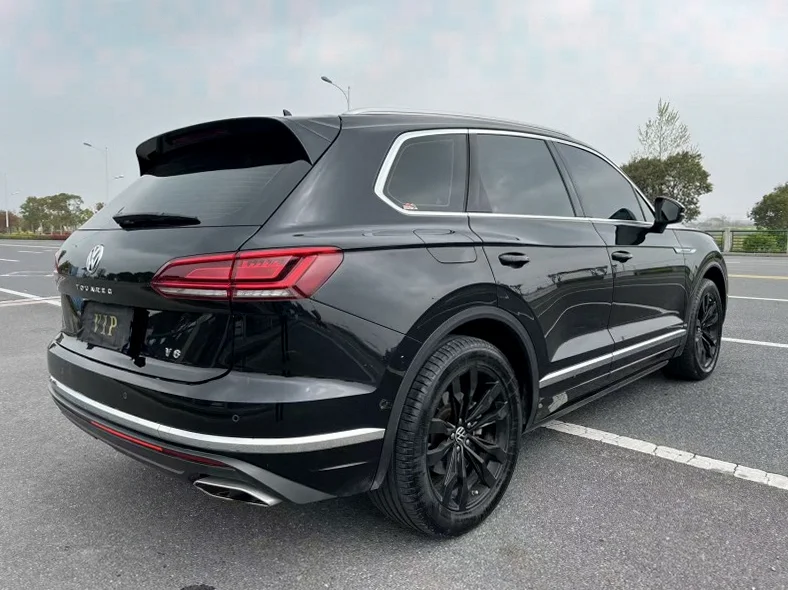 大众途锐 后面外观一