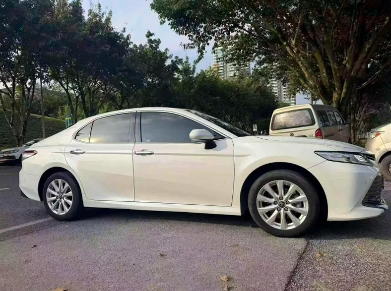 丰田凯美瑞 正面外观二