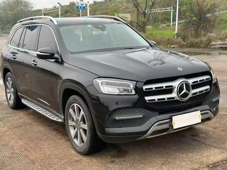 奔驰GLS 正面外观二