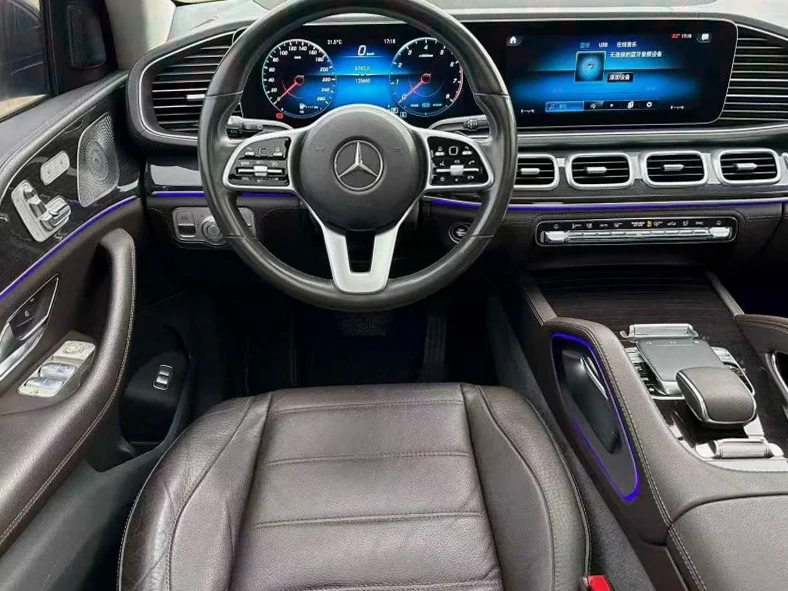 奔驰GLS 内饰前排