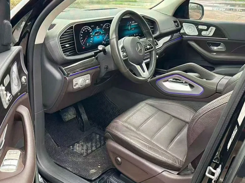 奔驰GLS 后面外观一