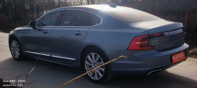 沃尔沃S90 驾驶室