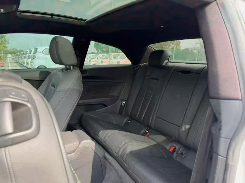 奥迪A5 后面外观一