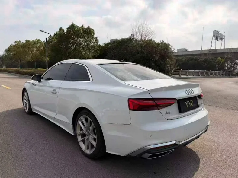 奥迪A5 内饰前排