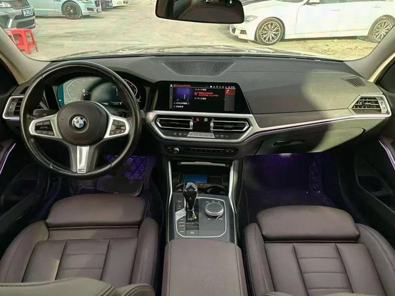 宝马3系 后面外观一