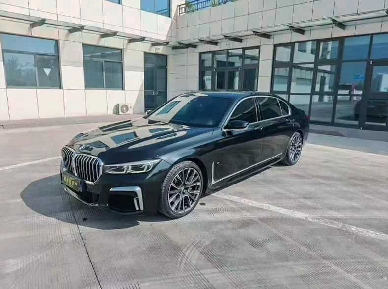 宝马7系 正面外观三