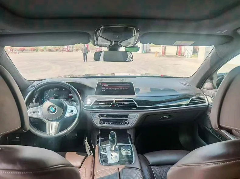 宝马7系 后面外观二