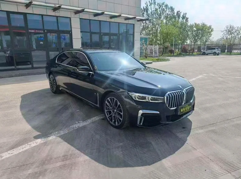 宝马7系 正面外观二