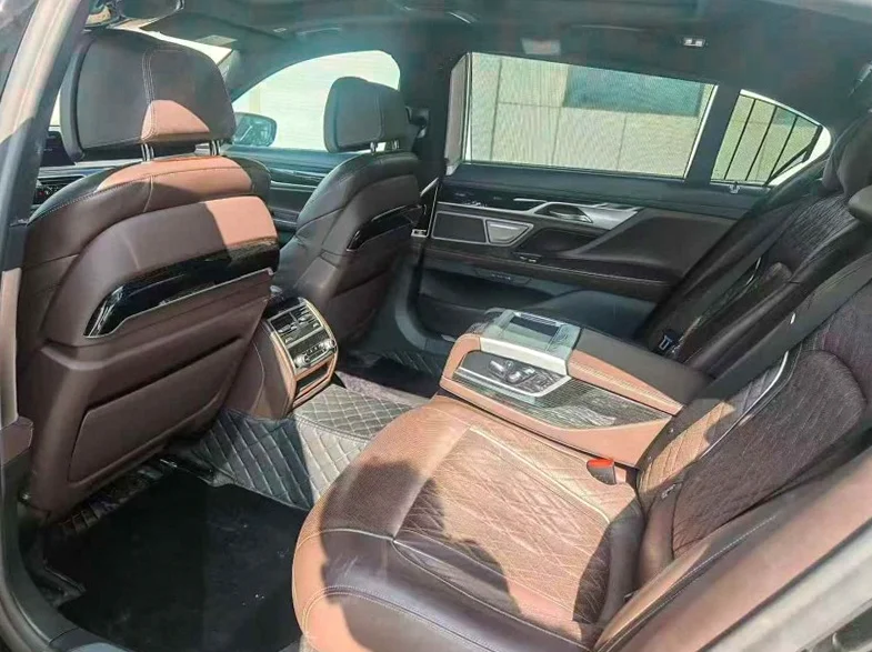 宝马7系 后面外观三