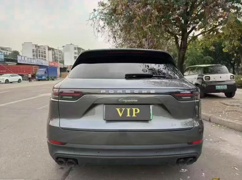 保时捷卡宴 内饰后排