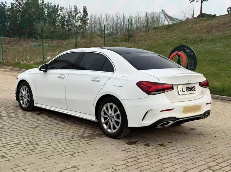 奔驰A 内饰前排