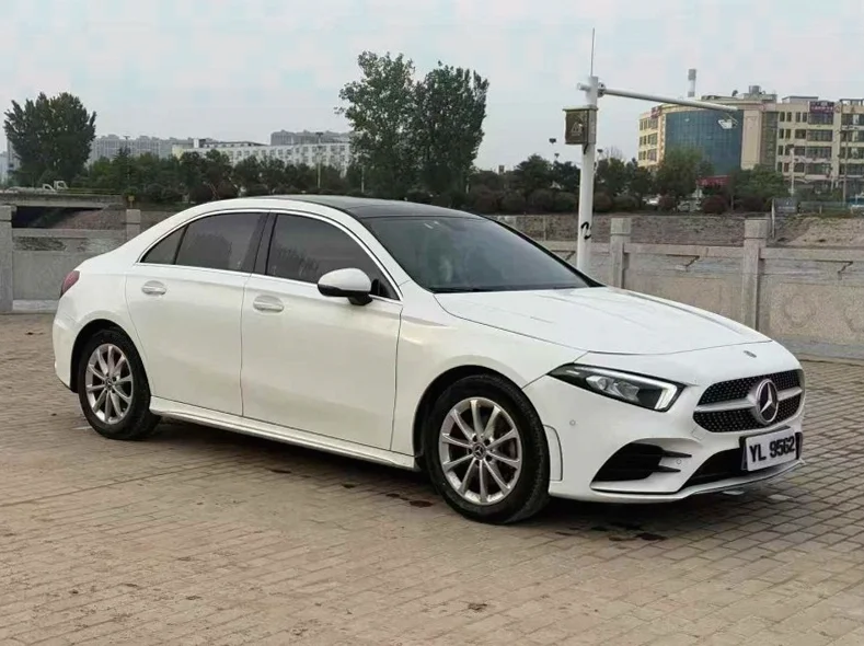 奔驰A 正面外观二