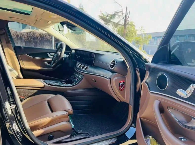 奔驰E 后面外观二