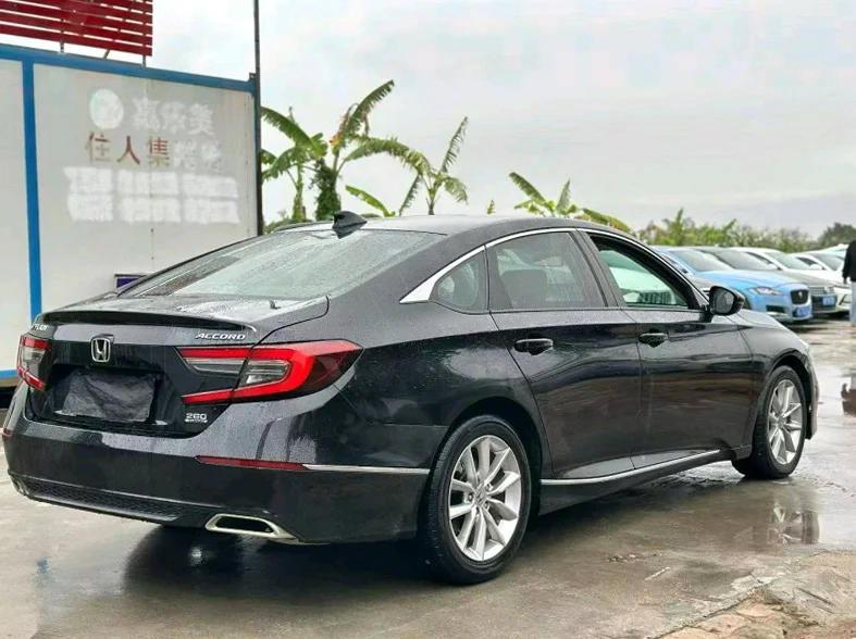 本田雅阁 后面外观三