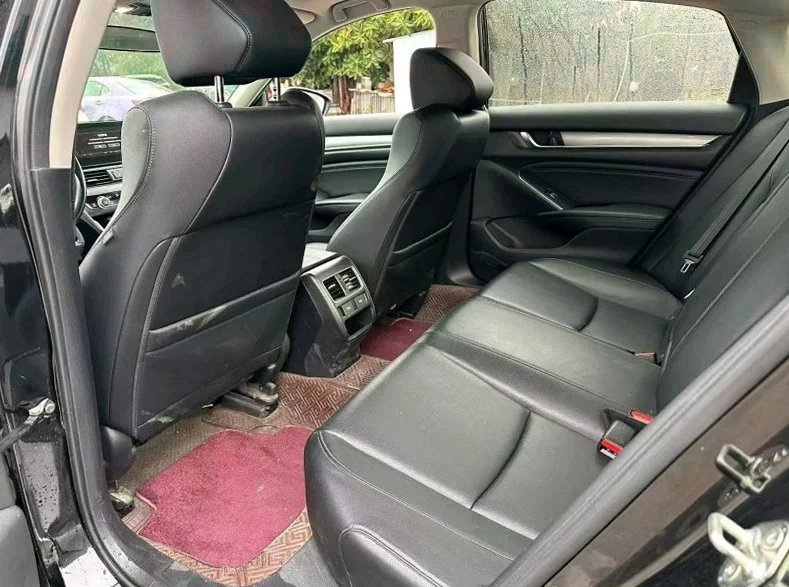 本田雅阁 驾驶室