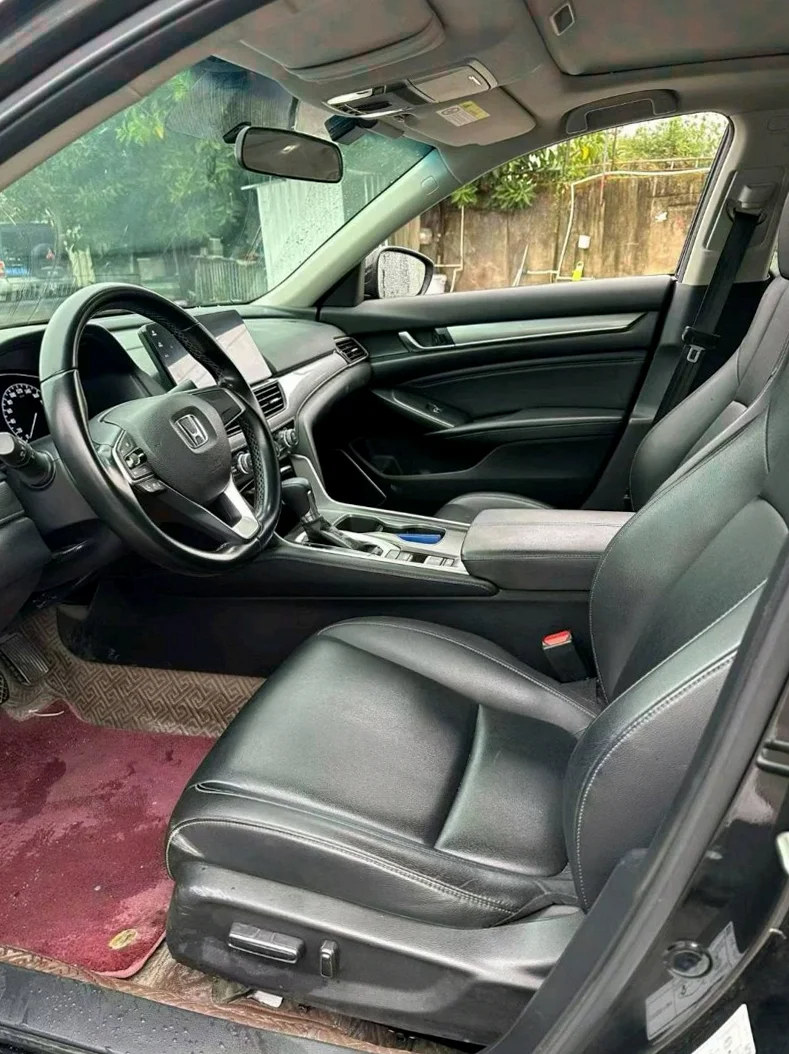 本田雅阁 后面外观一