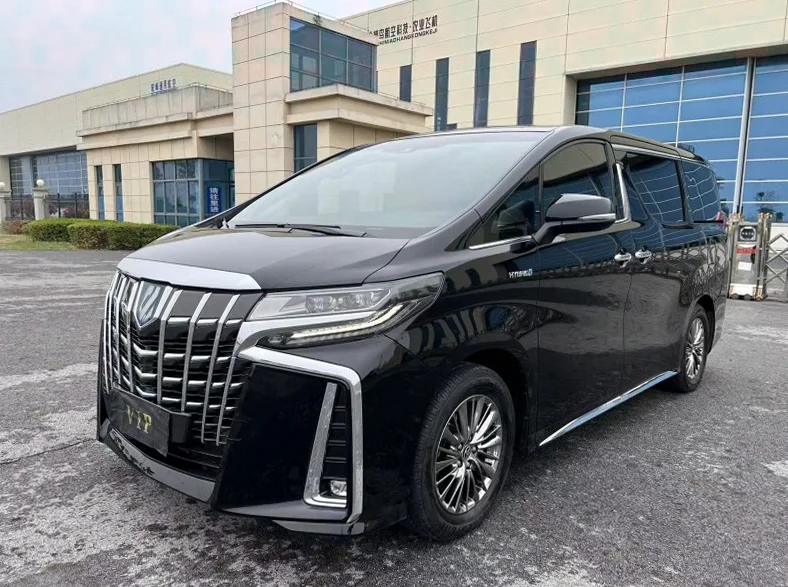 丰田埃尔法 正面外观三