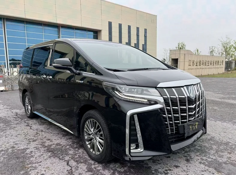 丰田埃尔法 正面外观二