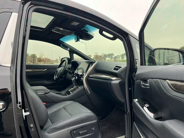 丰田埃尔法 内饰前排