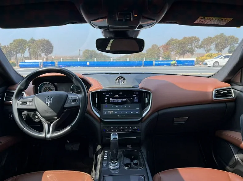 玛莎拉蒂Ghibli 后面外观一