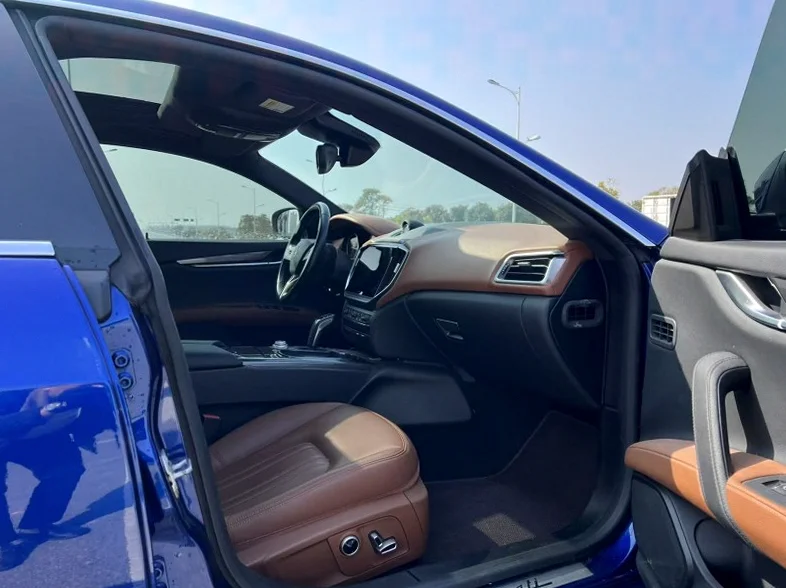 玛莎拉蒂Ghibli 内饰前排