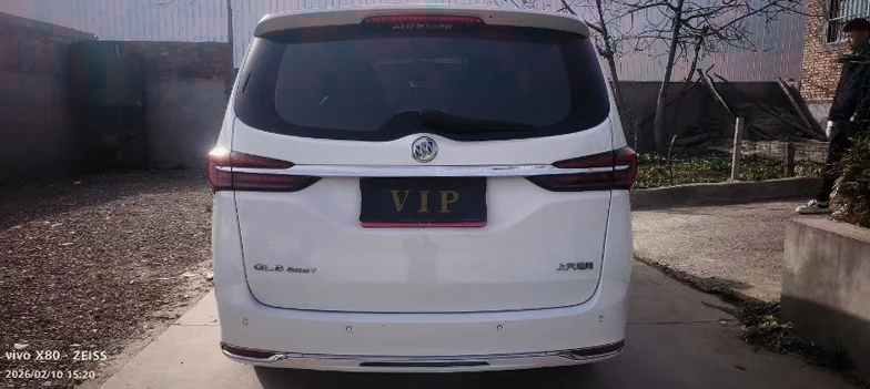 别克GL8 后面外观二