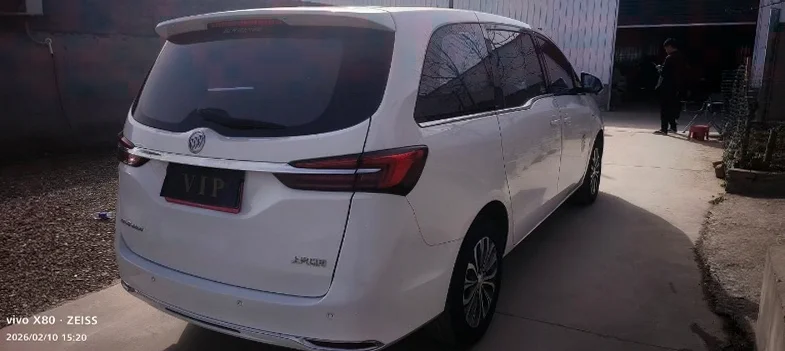 别克GL8 内饰前排